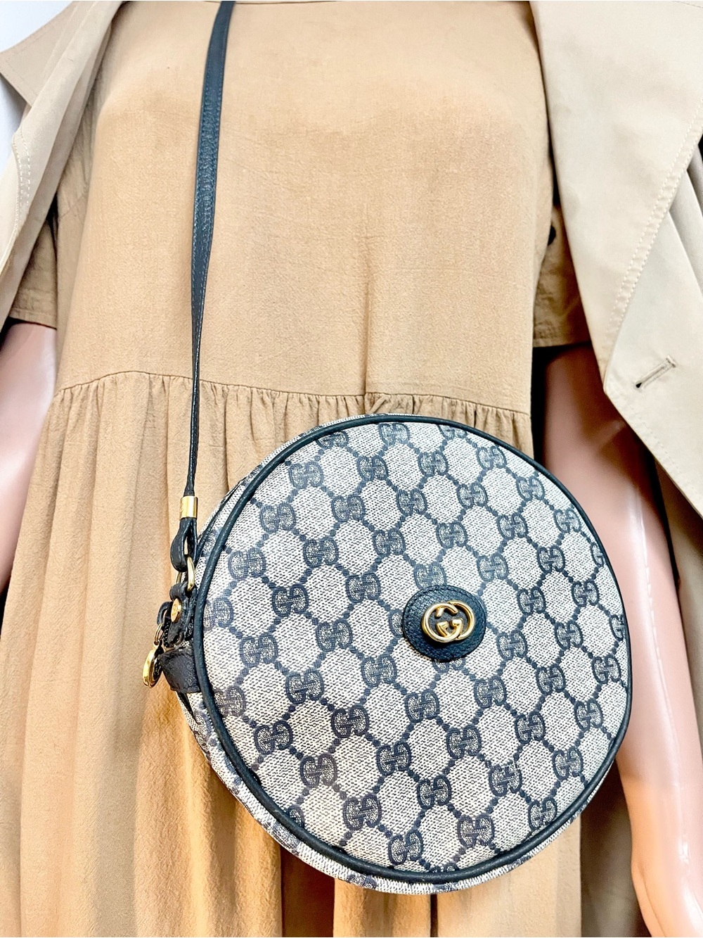 Authentic Gucci vintage round  GG canvas crossbody bag 007.115.0088